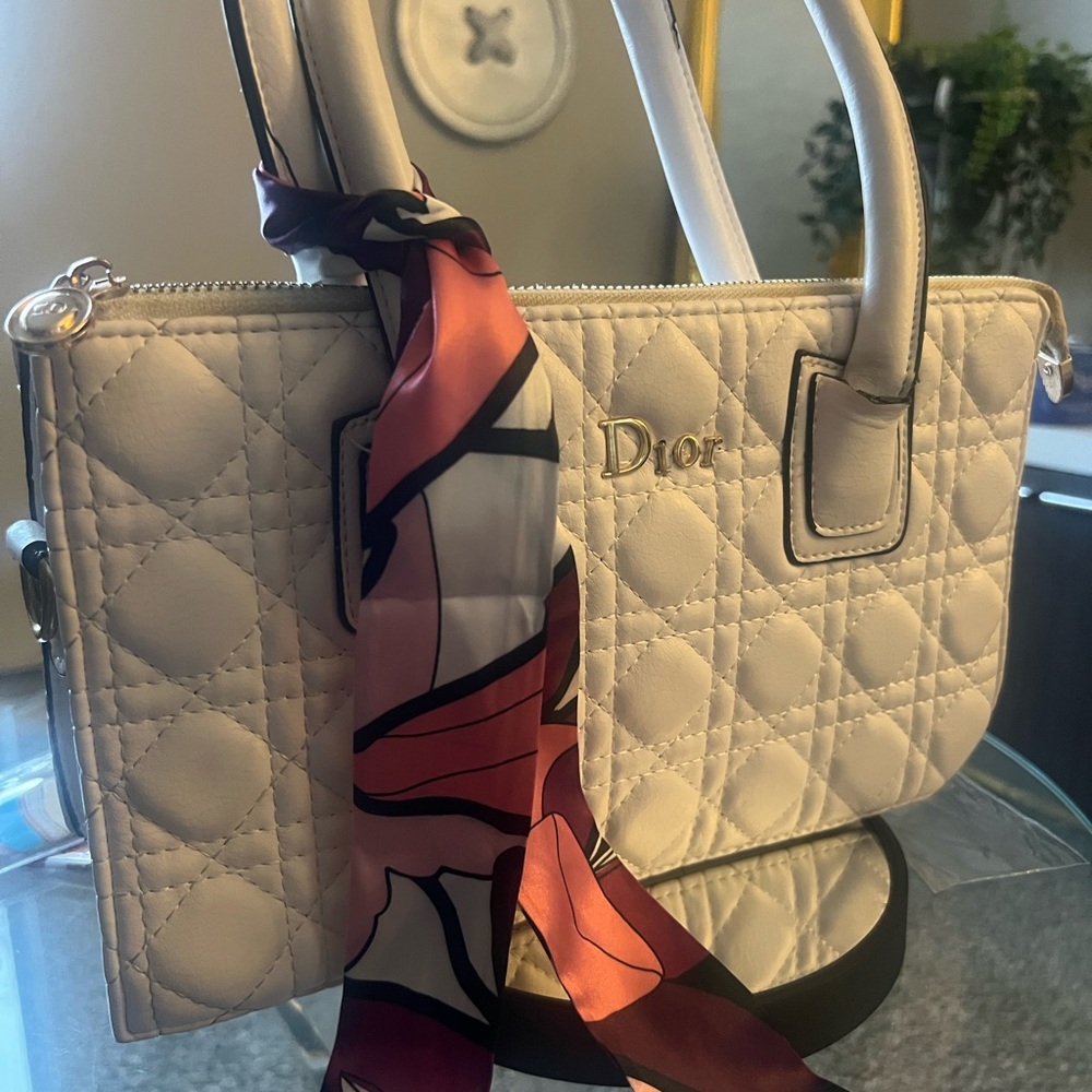 ✨~FREE~ GIFT WITH PURCHASE **OF $20 OR MORE**✨